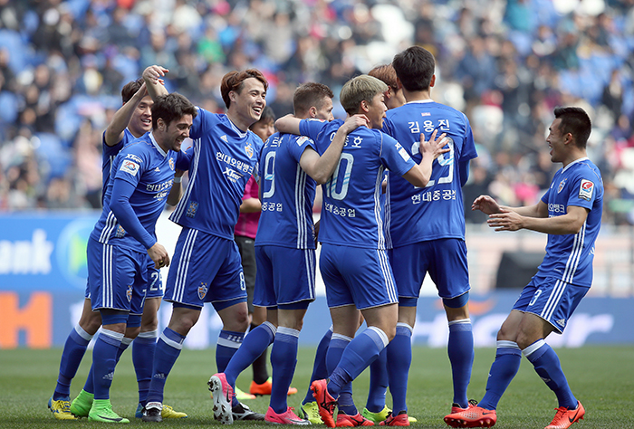 soi-keo-ulsan-hyundai-vs-suwon-bluewings-17h-ngay-8-8-2020-2