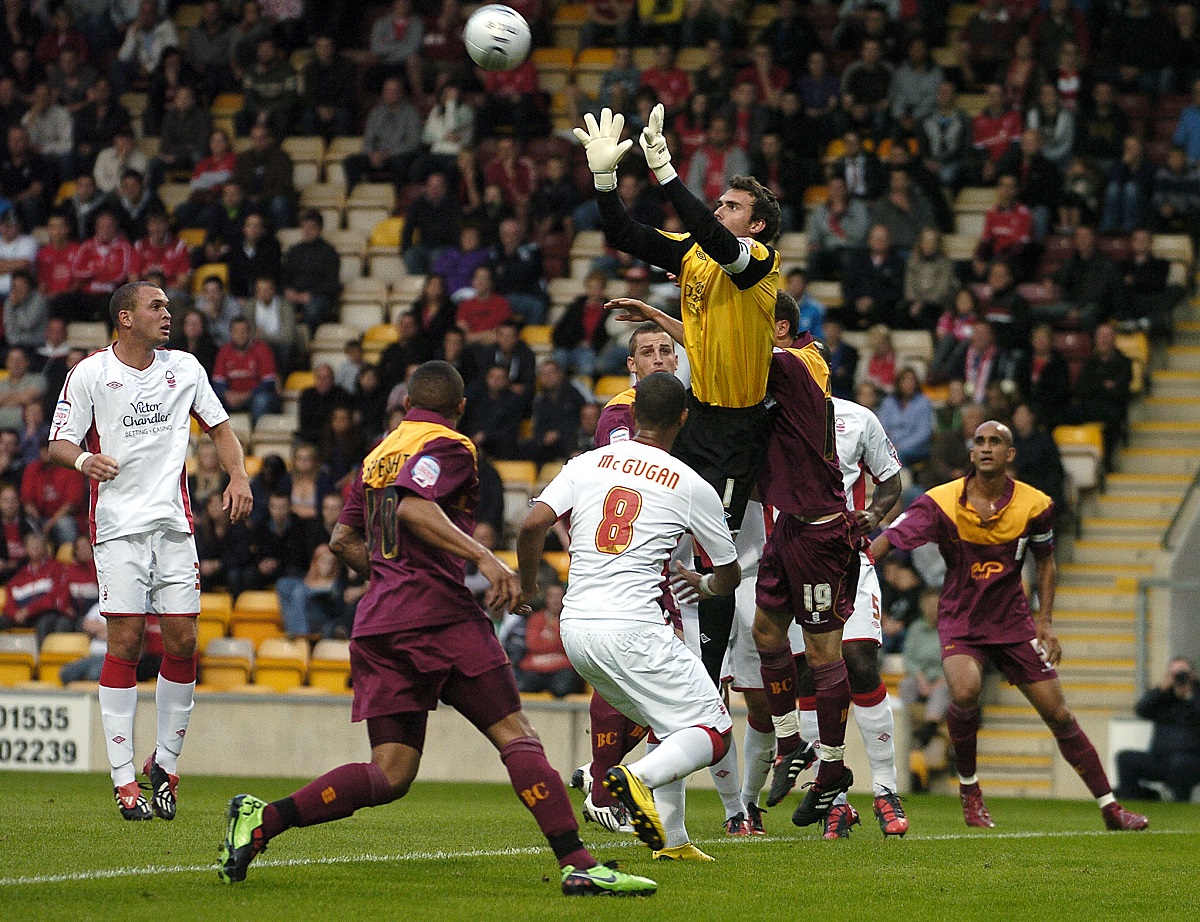 soi-keo-nottingham-forest-vs-bradford-city-1h45-ngay-12-8-2021-1