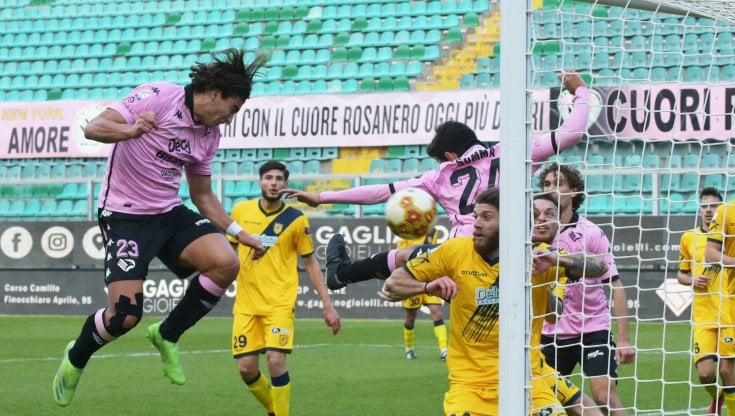 soi-keo-juve-stabia-vs-palermo-2h-ngay-5-10-2021-1