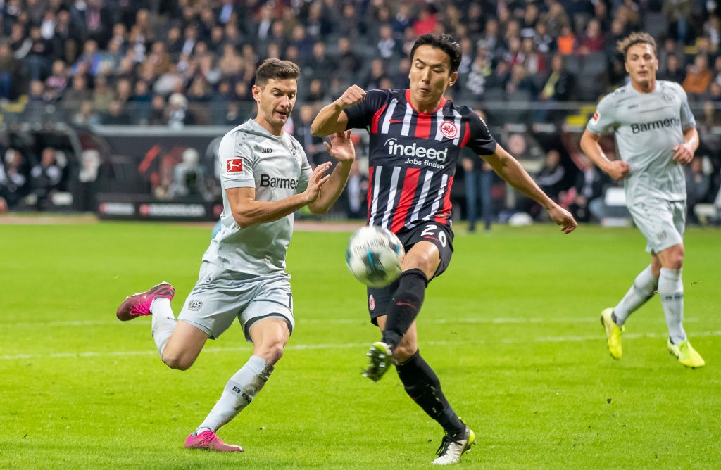 soi-keo-leverkusen-vs-frankfurt-1h30-ngay-3-5-2022-1