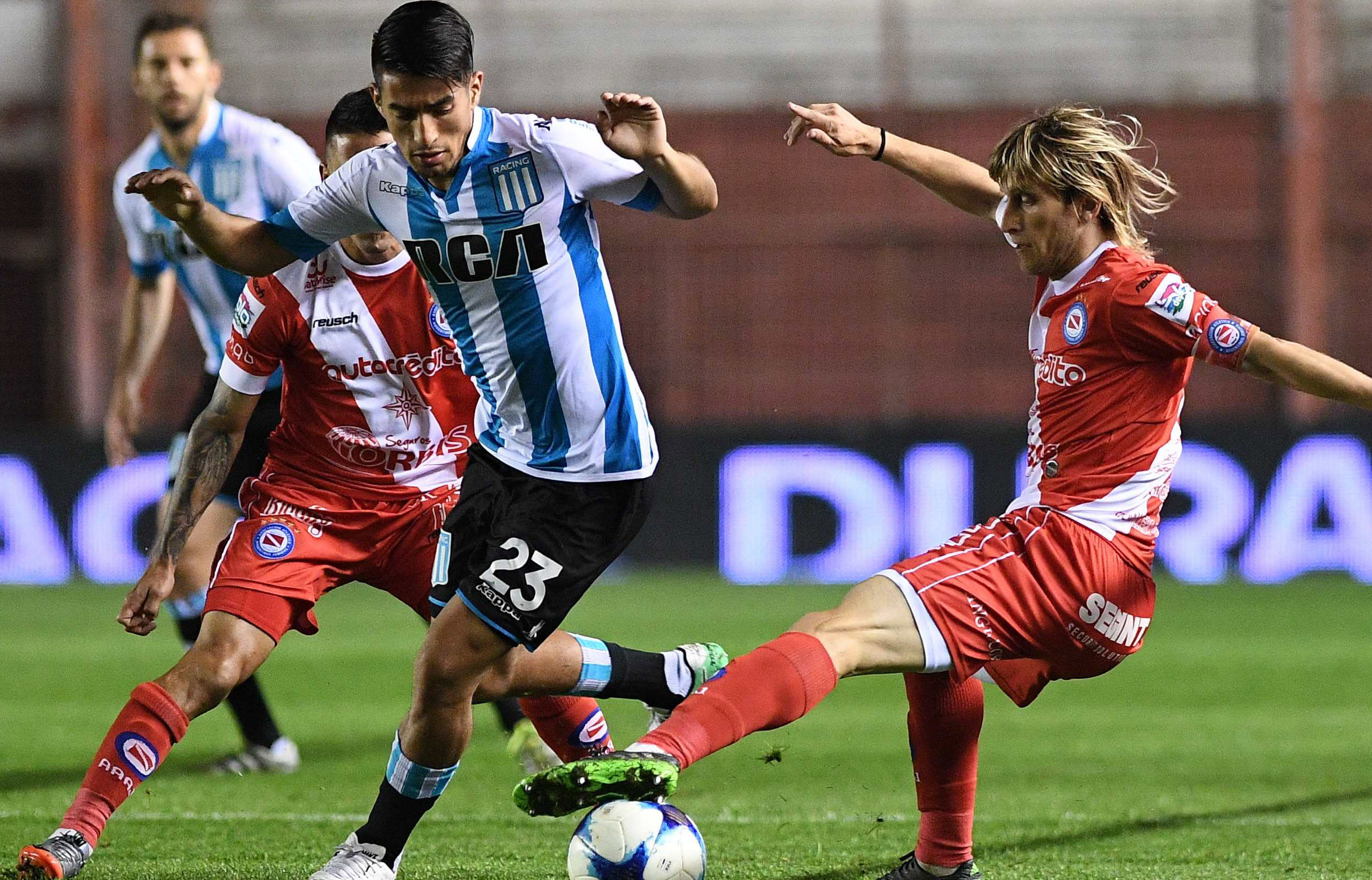 soi-keo-argentinos-juniors-vs-arsenal-6h30-ngay-27-6-2022-1