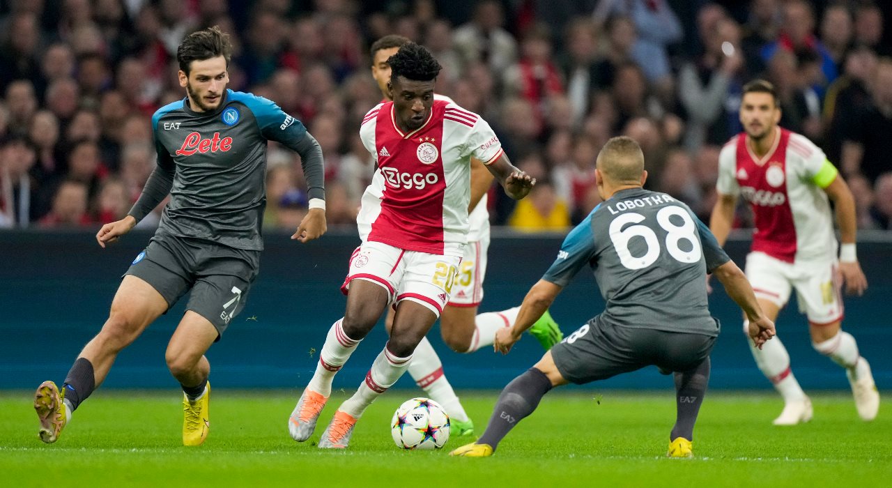 soi-keo-napoli-vs-ajax-23h45-ngay-12-10-2022-2